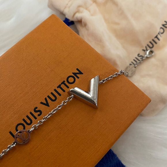 LOUIS VUITTON Bracelet Essential V Women's M63198 Metal Silver - Picture 2 of 6